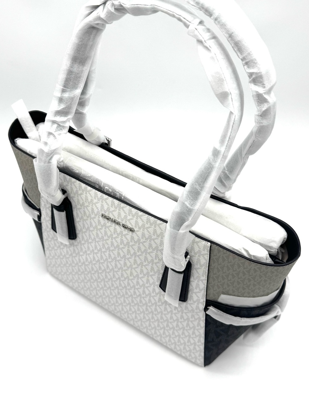 Michael Kors Voyager Large Color-Block Signature Logo Tote Bag - Optic White - Picture 6 of 11